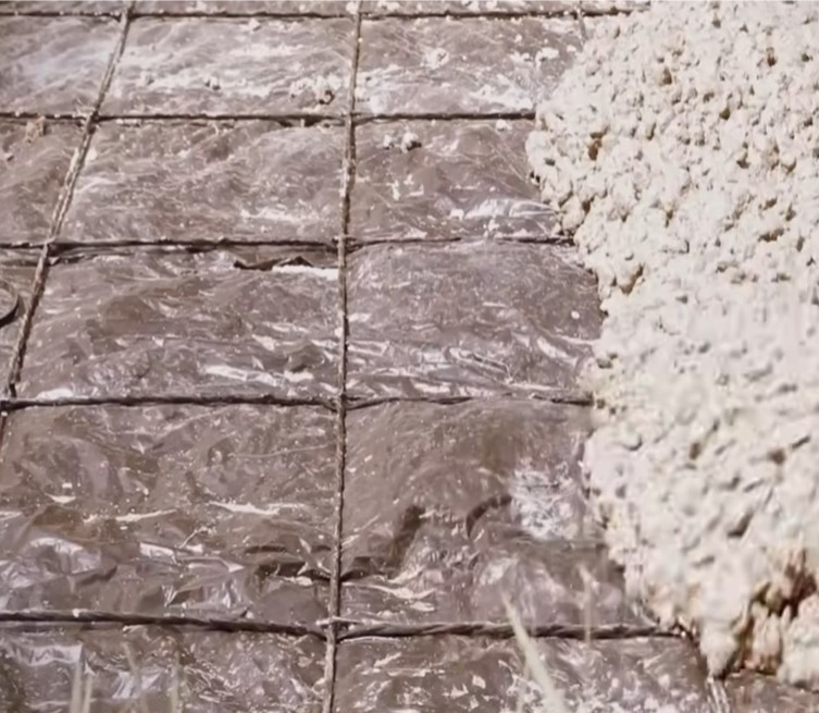 Tela FRP sendo concretada